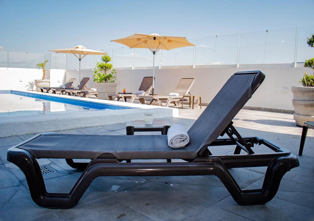 Hotel Stadium León de los Aldamas Extérieur photo A chaise longue