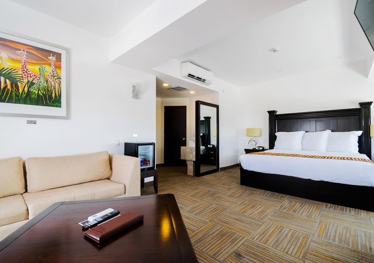 Hotel Stadium León de los Aldamas Extérieur photo Suite