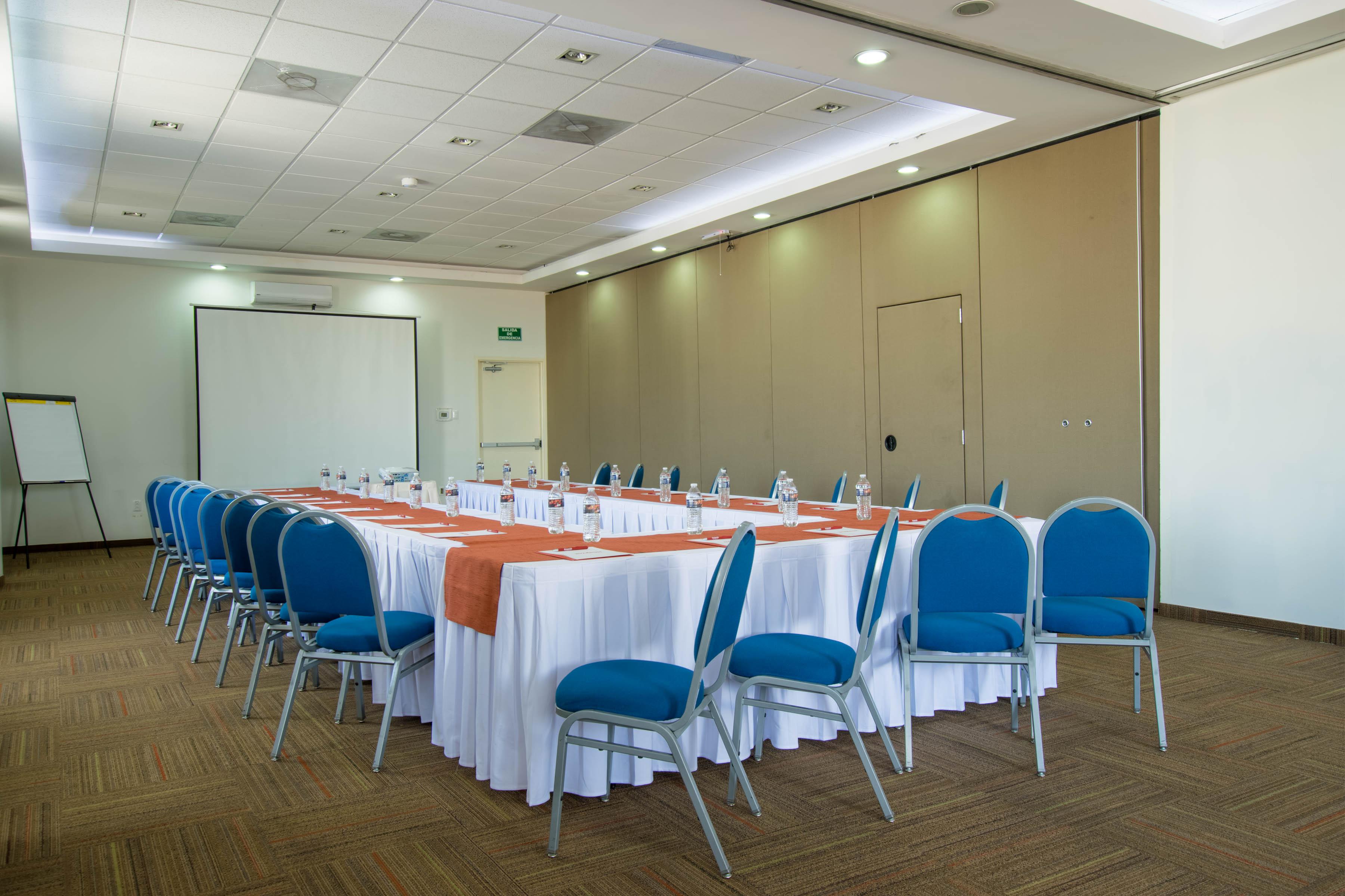 Hotel Stadium León de los Aldamas Extérieur photo Meeting room