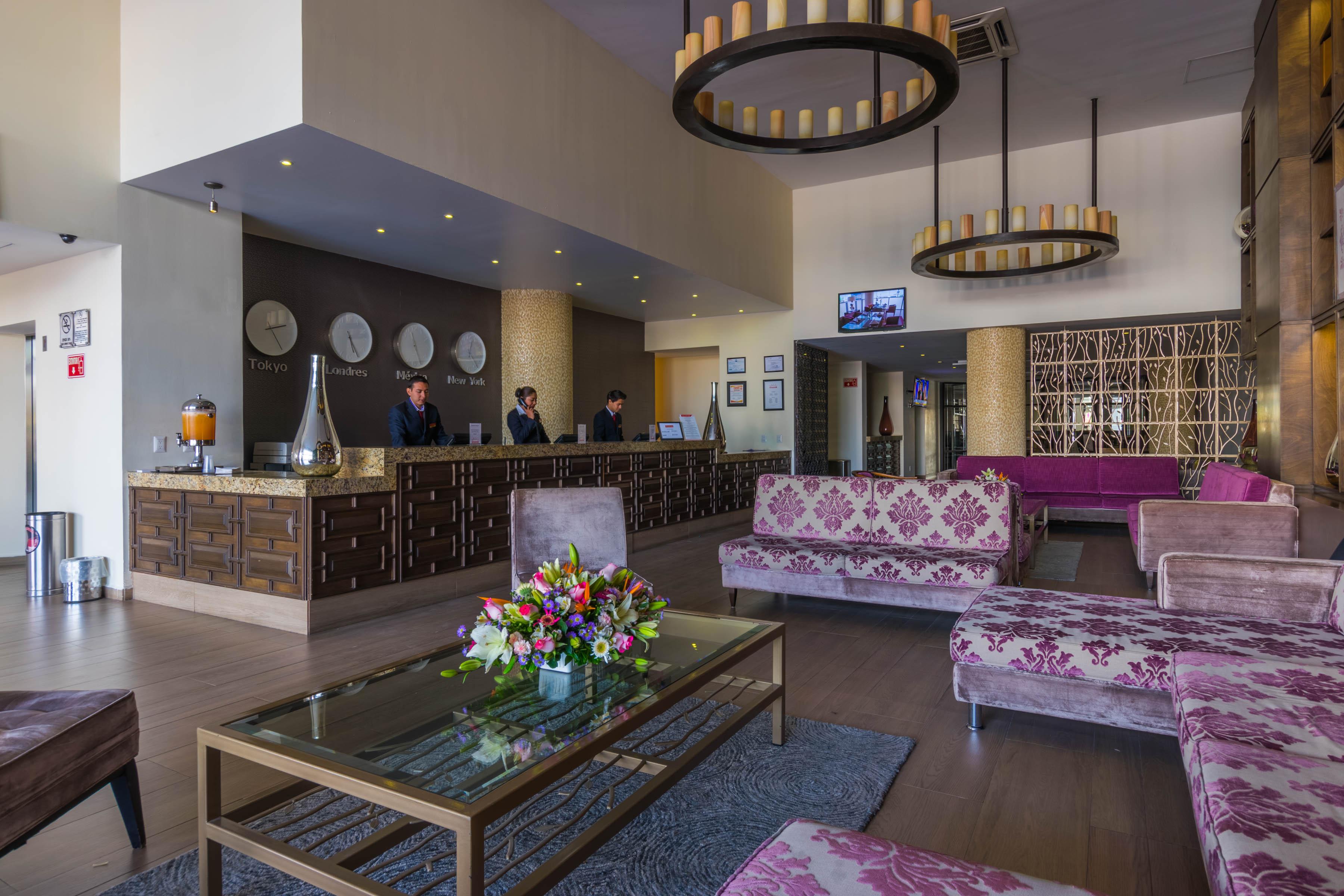 Hotel Stadium León de los Aldamas Extérieur photo The lobby of the hotel