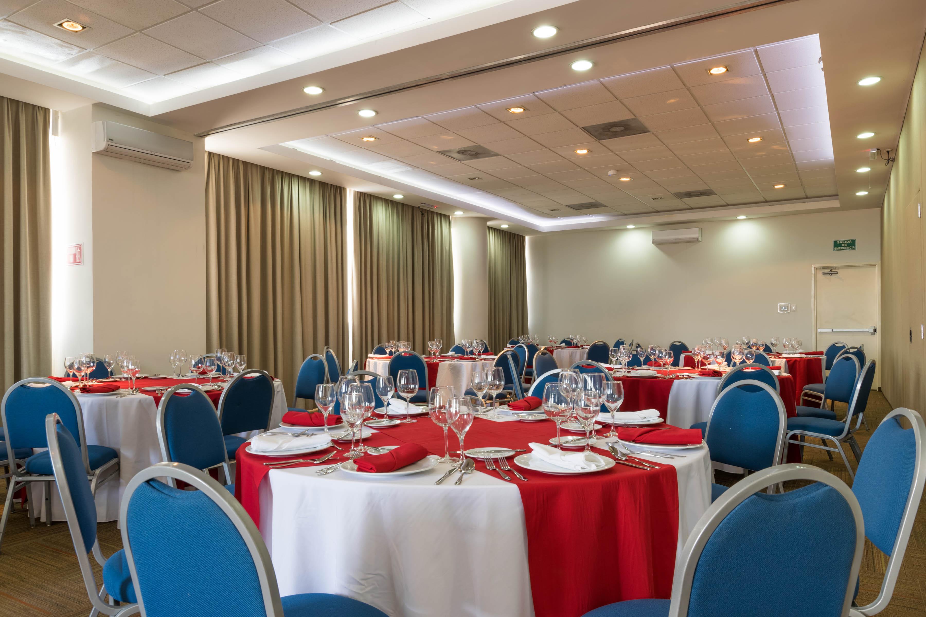 Hotel Stadium León de los Aldamas Extérieur photo The main hall