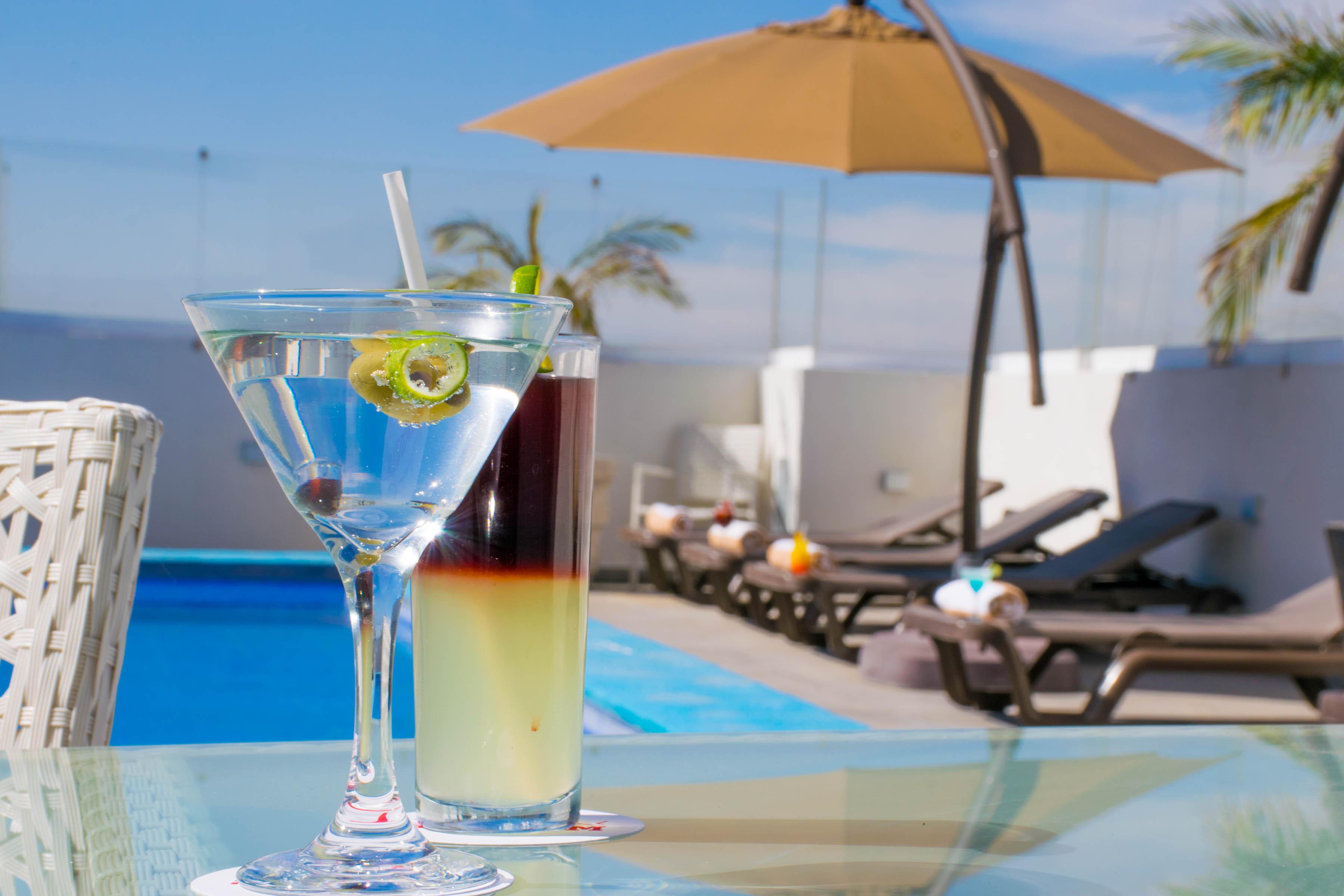 Hotel Stadium León de los Aldamas Extérieur photo A B-52 cocktail